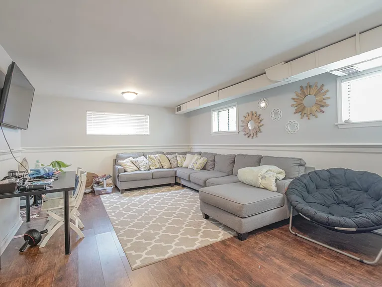 6811 Floyd Ave — Photo 16
