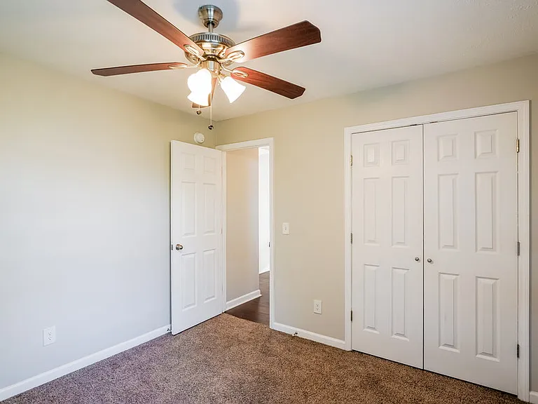 404 Barking Dr — Photo 15
