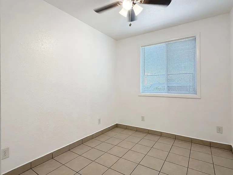 2657 E Monroe St — Photo 6