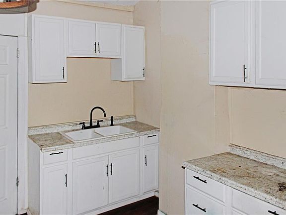 2nd image of 1618-20 Touro St