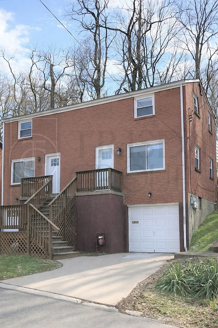 Building Photo - 422-424 Jacobson Dr