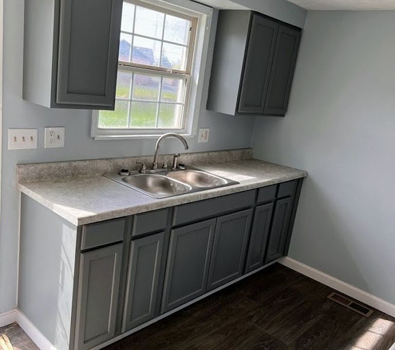 2nd image of 100 Heritage Cir #124