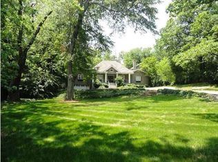 506 E Brow Rd, Lookout Mountain, TN 37350