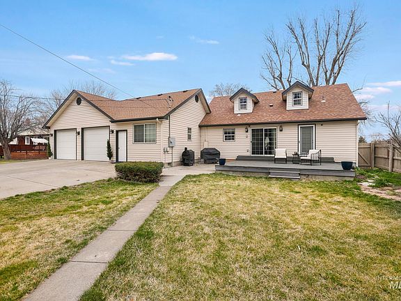 3rd image of 302 Nevada St