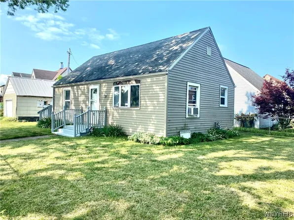 93 Jackson Ave, Lackawanna, NY 14218