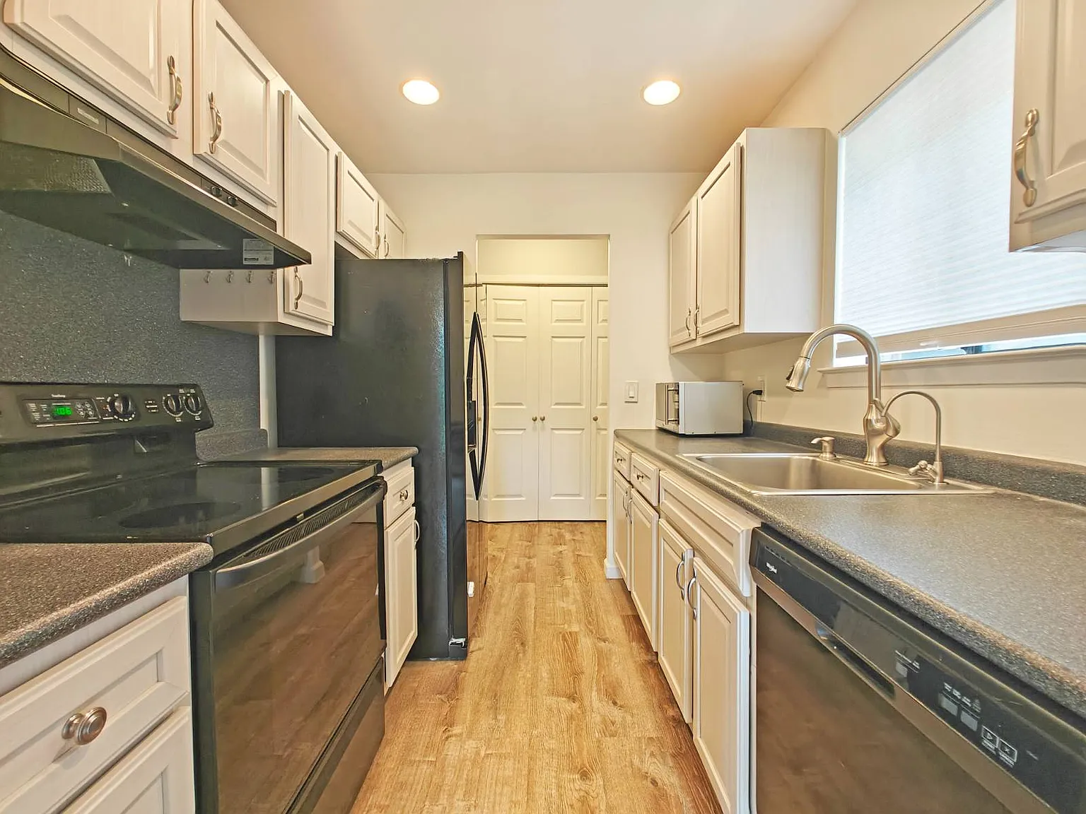 1 bed, 1.0 bath, $2,600 — Photo 3