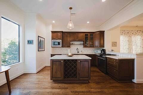 3rd image of 1616 Southmore Blvd