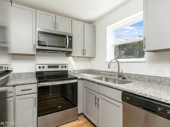 5th image of 811 Flanders Ln #4