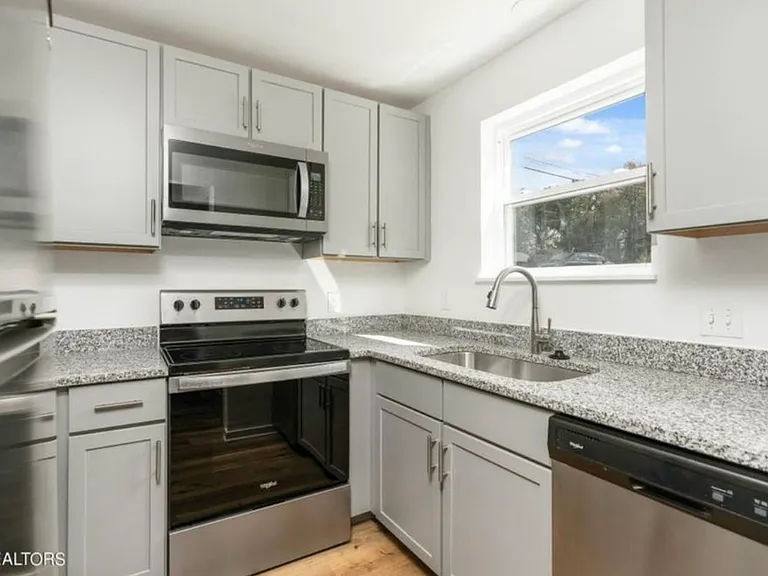 811 Flanders Ln #4 — Photo 5