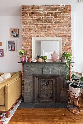 3rd image of 210 Calyer St #3