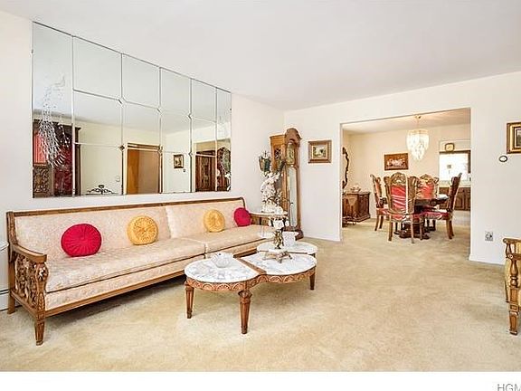 Spacious living room in main unit