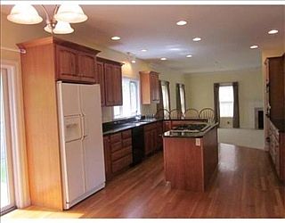 4th image of 95 Leanne Dr