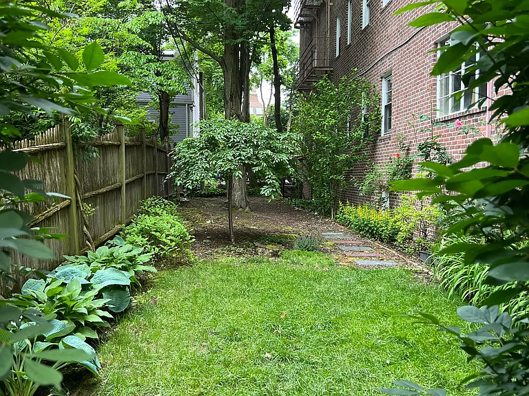 36 Highland Ave #D — Photo 10
