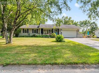 2485 Woodland Trl, Flint, MI 48507