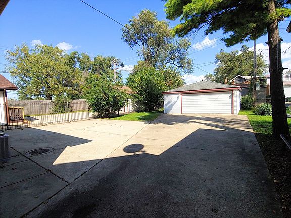 3rd image of 921 S 25th Ave
