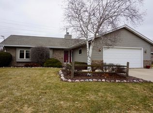 8302 W Plainfield Ave, Greenfield, WI 53220