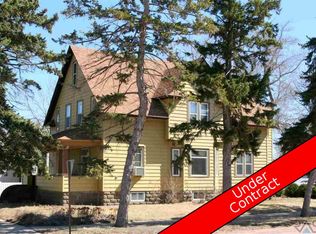 221 W 1st Ave, Lennox, SD 57039
