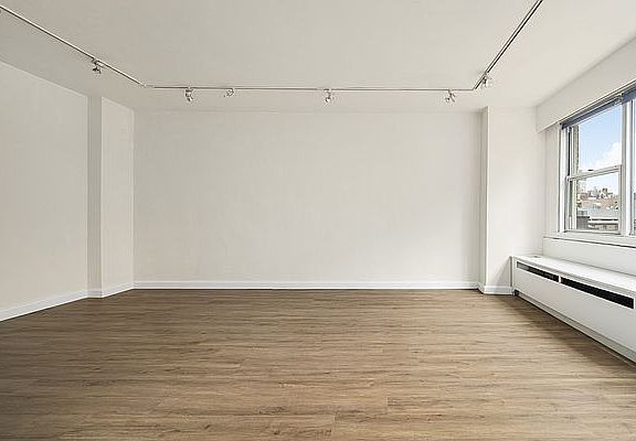 5th image of 430 W 34th St APT 10-K