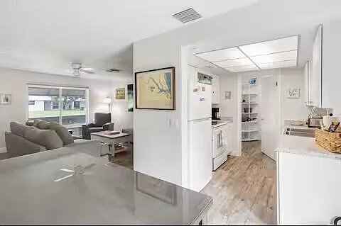1519 Treemont Ave — Photo 5