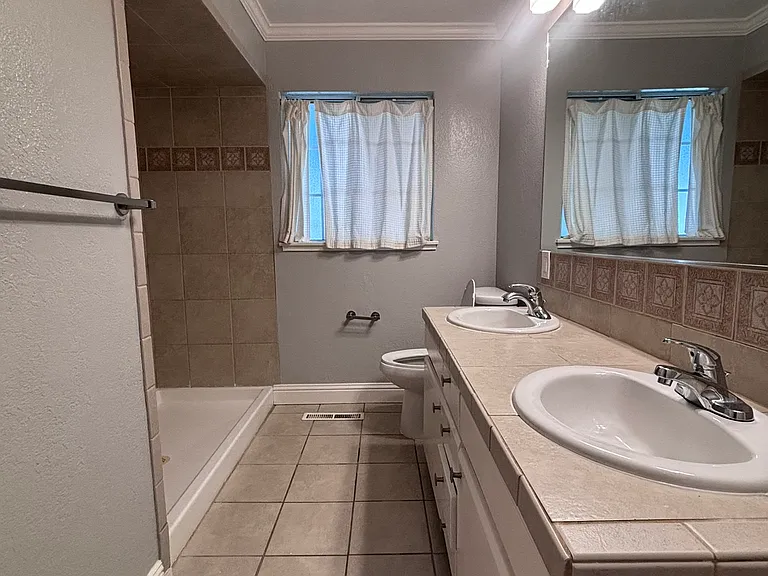 4992 Mattos Dr — Photo 15