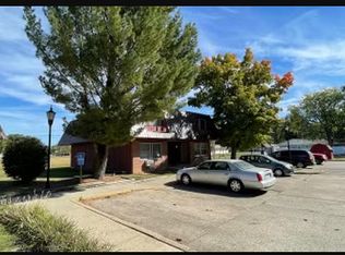 800 Lamson St APT C3, Flora, IL 62839