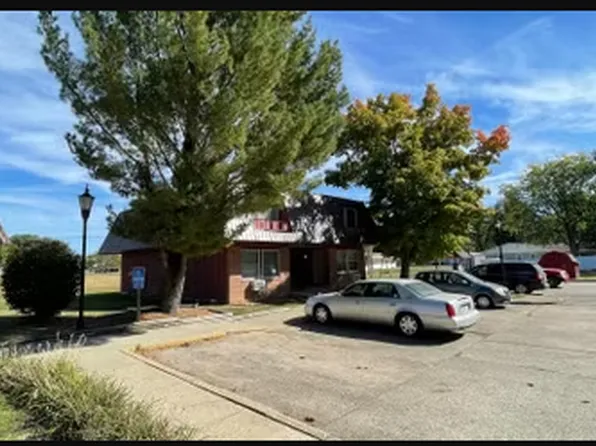 800 Lamson St APT C3, Flora, IL 62839