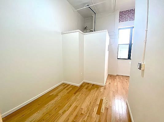 4th image of 95 Dobbin St #226B