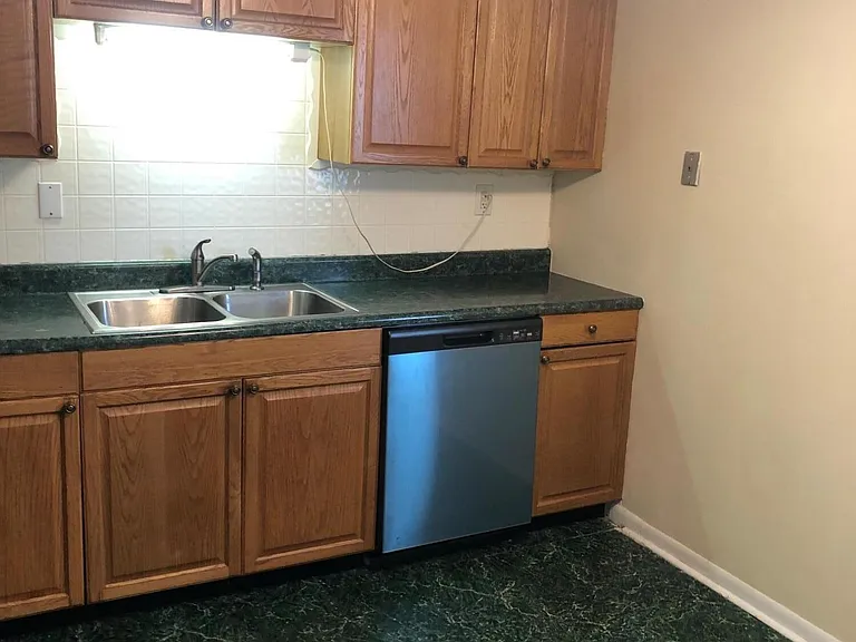 11408 Center Hill Ct — Photo 9