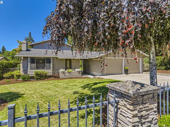 4009 SE View Acres Rd, Milwaukie, OR 97267