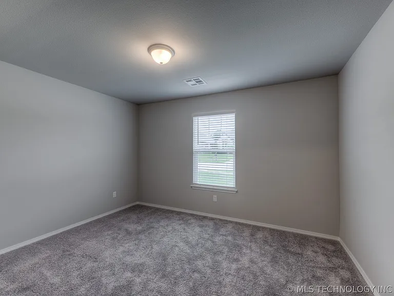 3710 S 13th Pl — Photo 22
