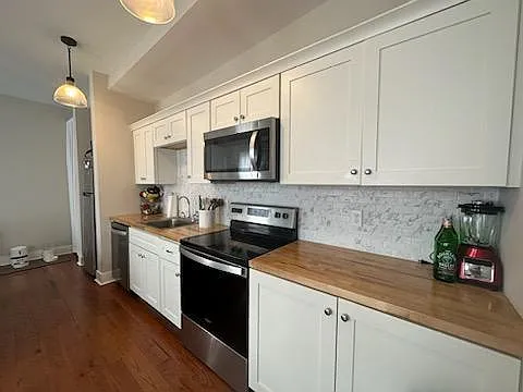 2027 E 5th St #4 — Photo 6