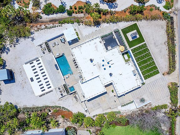 5th image of 7647 Sanderling Rd