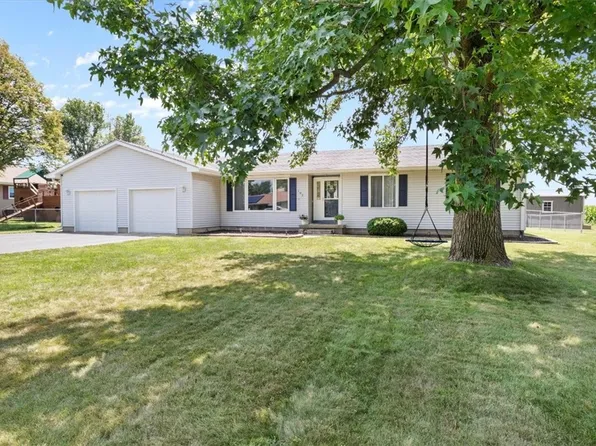 102 Kathy Ct, Blue Mound, IL 62513