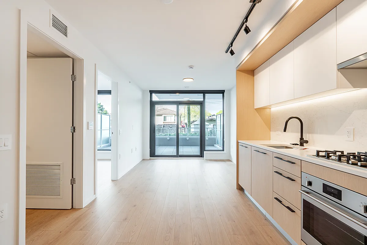 Building Photo - 2729 Kingsway #206