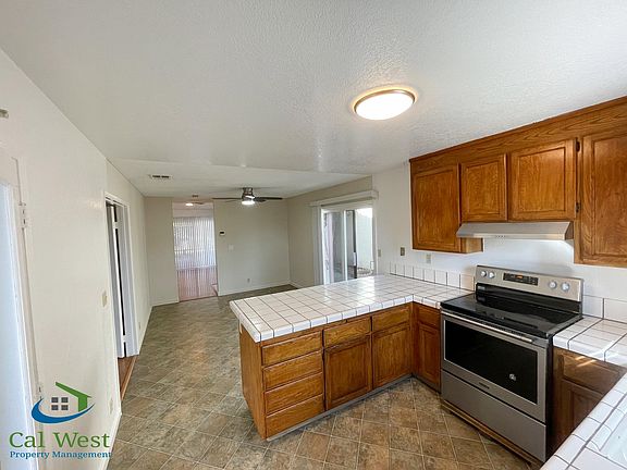 5th image of 53 Southlake Dr