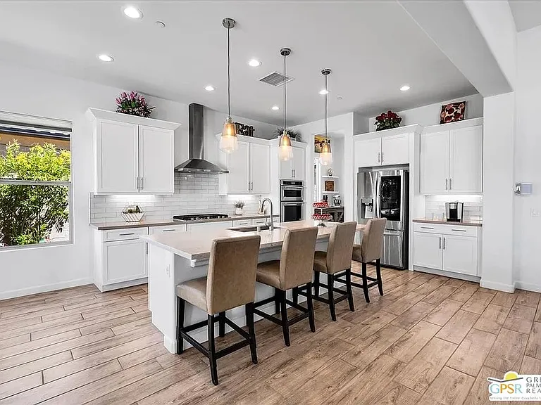 Kitchen Seating Area