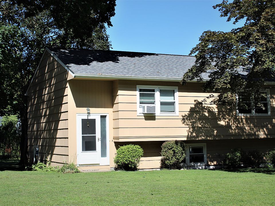 8 Brookwood Drive