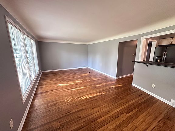 2nd image of 4697 Pelham St