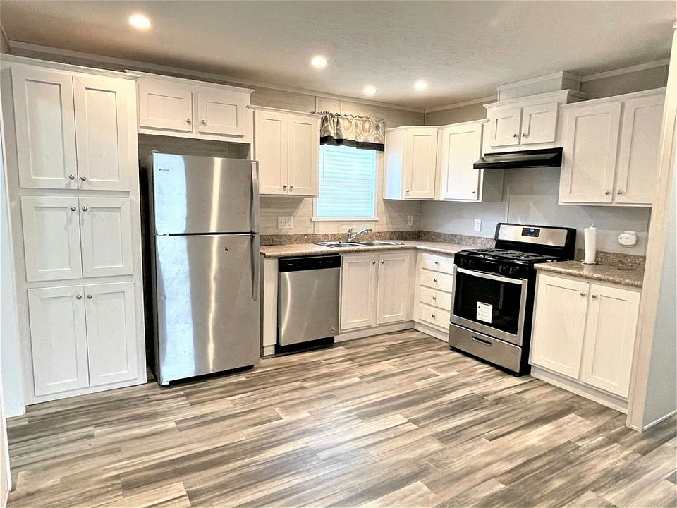 1st image of 385 Geneva Dr
