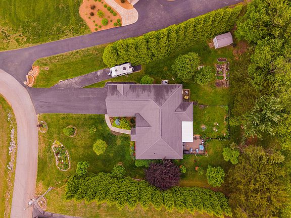 5th image of 274 Landmark Cir