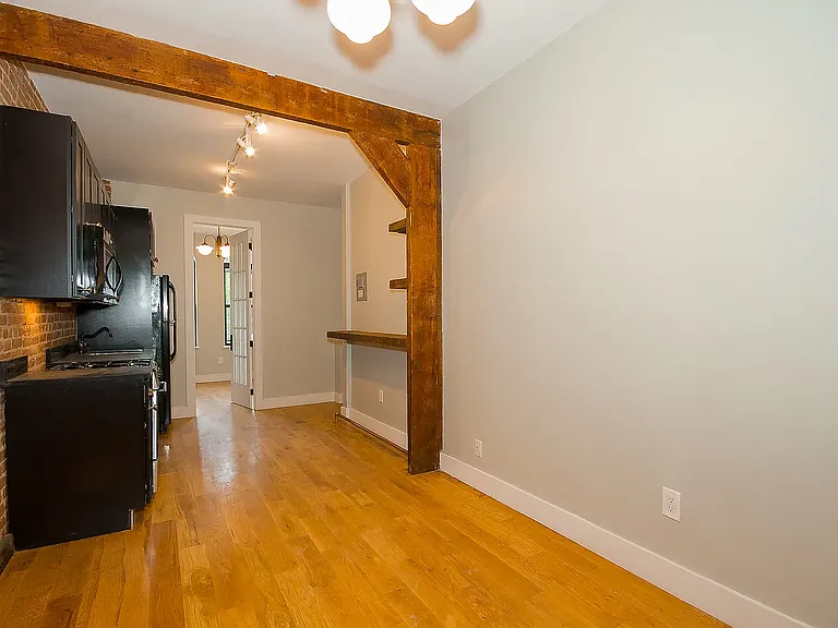 162 Pulaski St #3L — Photo 3
