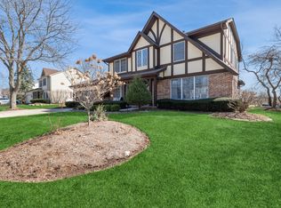 259 Adler Dr, Libertyville, IL 60048