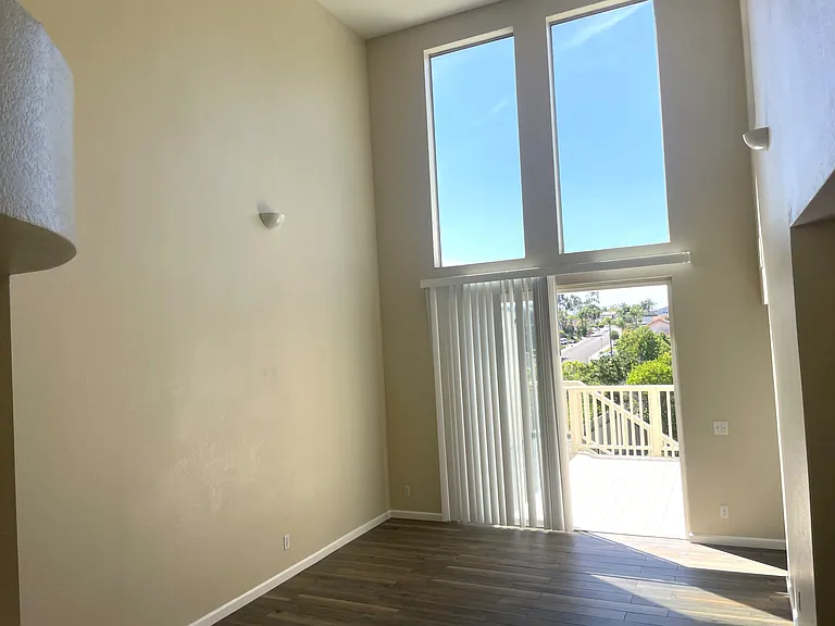 2415 Levante St — Photo 8