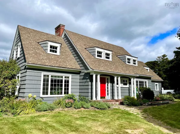 168 Victoria St E, Amherst, NS B4H 1Y5