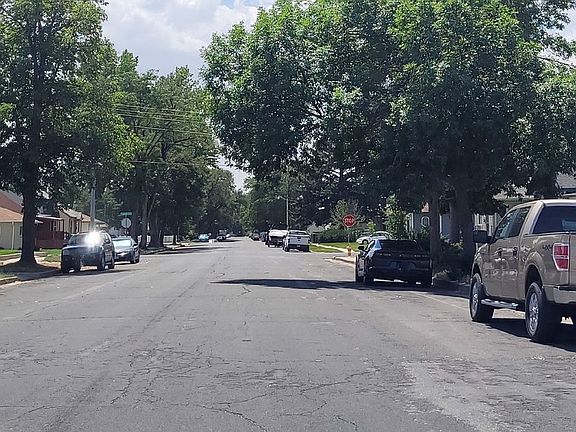 5th image of 809 Lake St
