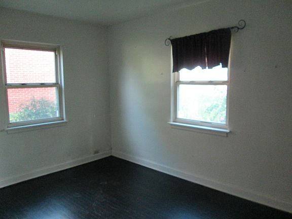 5th image of 130 E Highland Dr