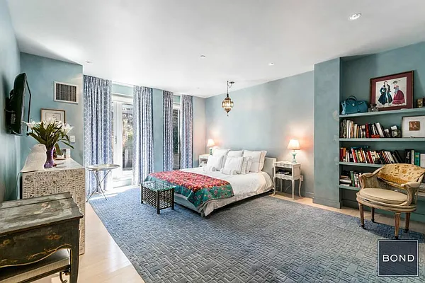Sold by Bond New York | media 2