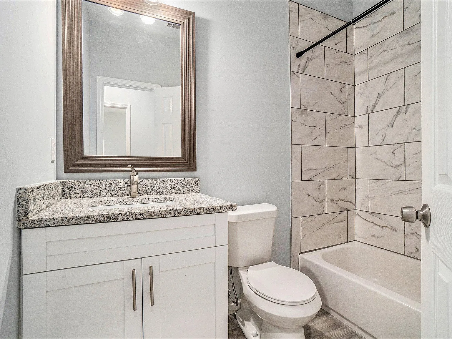4 bed, 4.5 bath, 2000 sqft, $1,070 — Photo 2