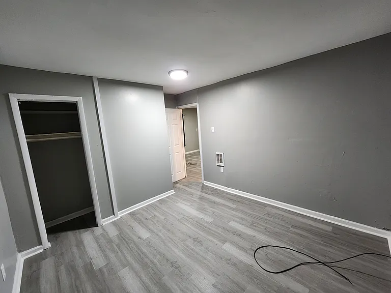 1424 Bancroft St — Photo 6