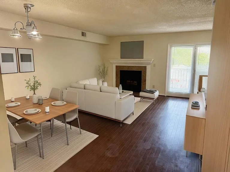 2305 La Jolla Ct — Photo 2